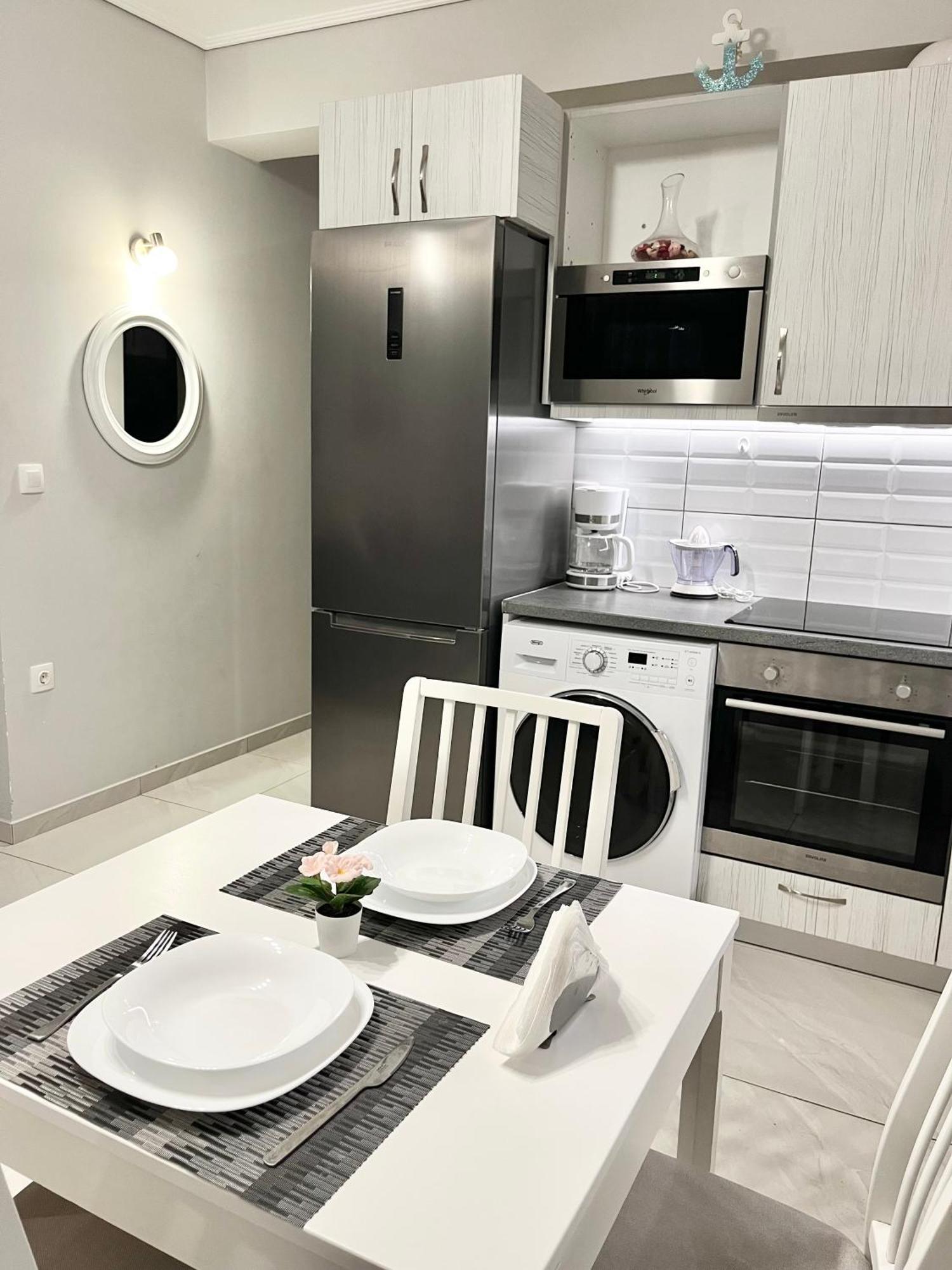 Blueline Apartment 3 Loutráki Esterno foto