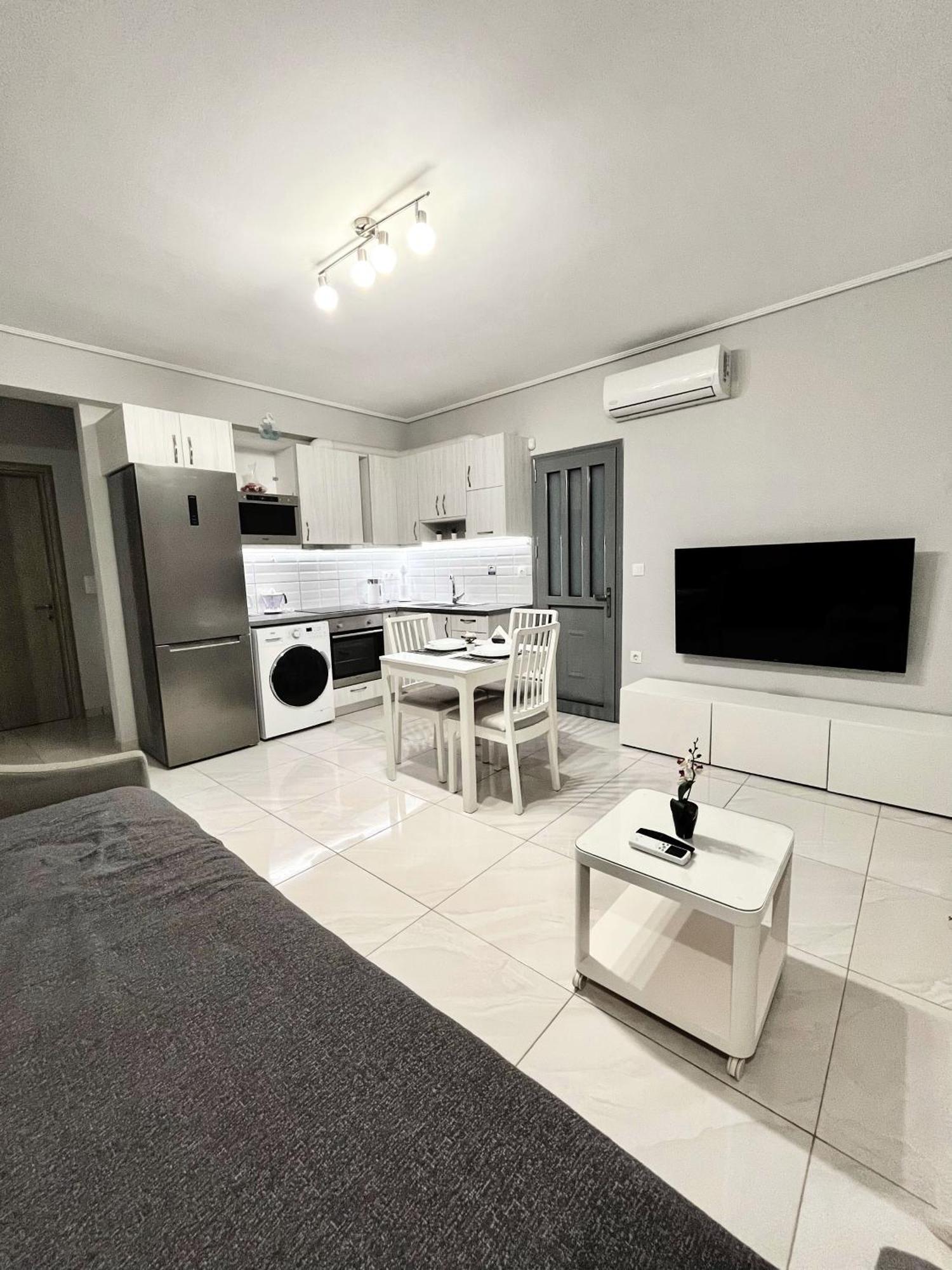 Blueline Apartment 3 Loutráki Esterno foto