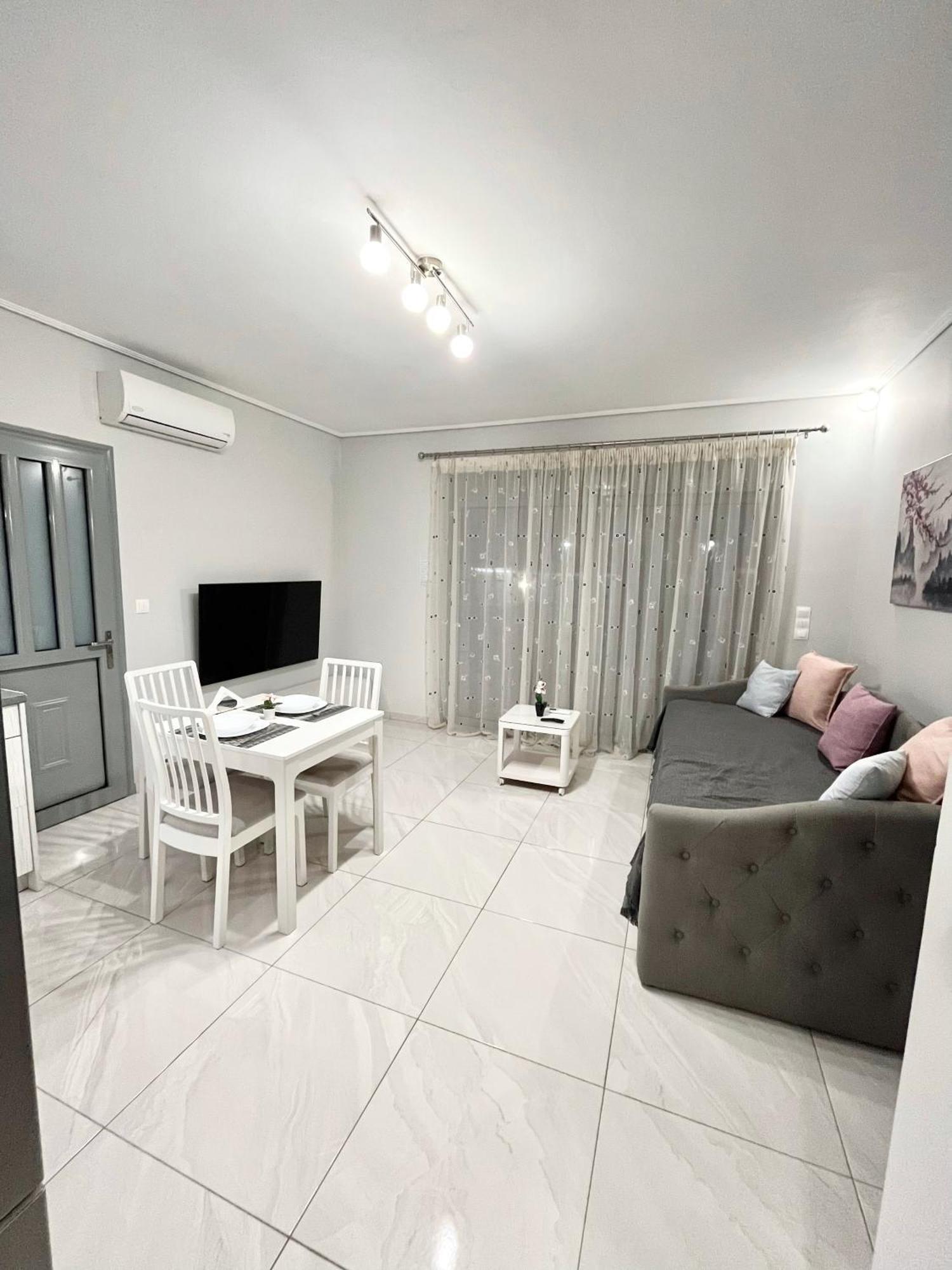 Blueline Apartment 3 Loutráki Esterno foto